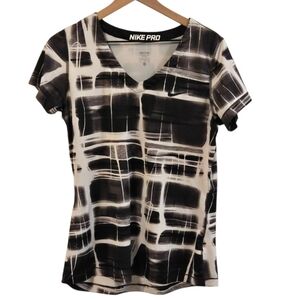 Nike Pro Black White Geometric  Fitted V-neck Short Sleeve Tee Size XL.